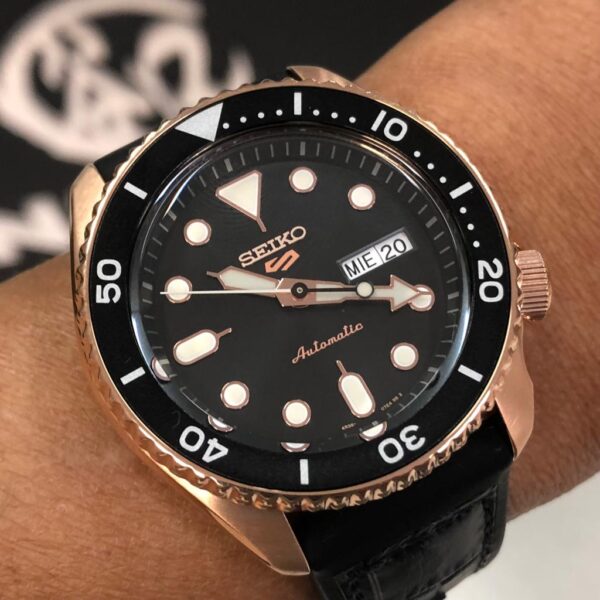 Relógio Seiko 5 Sports  Rose Gold SRPD76